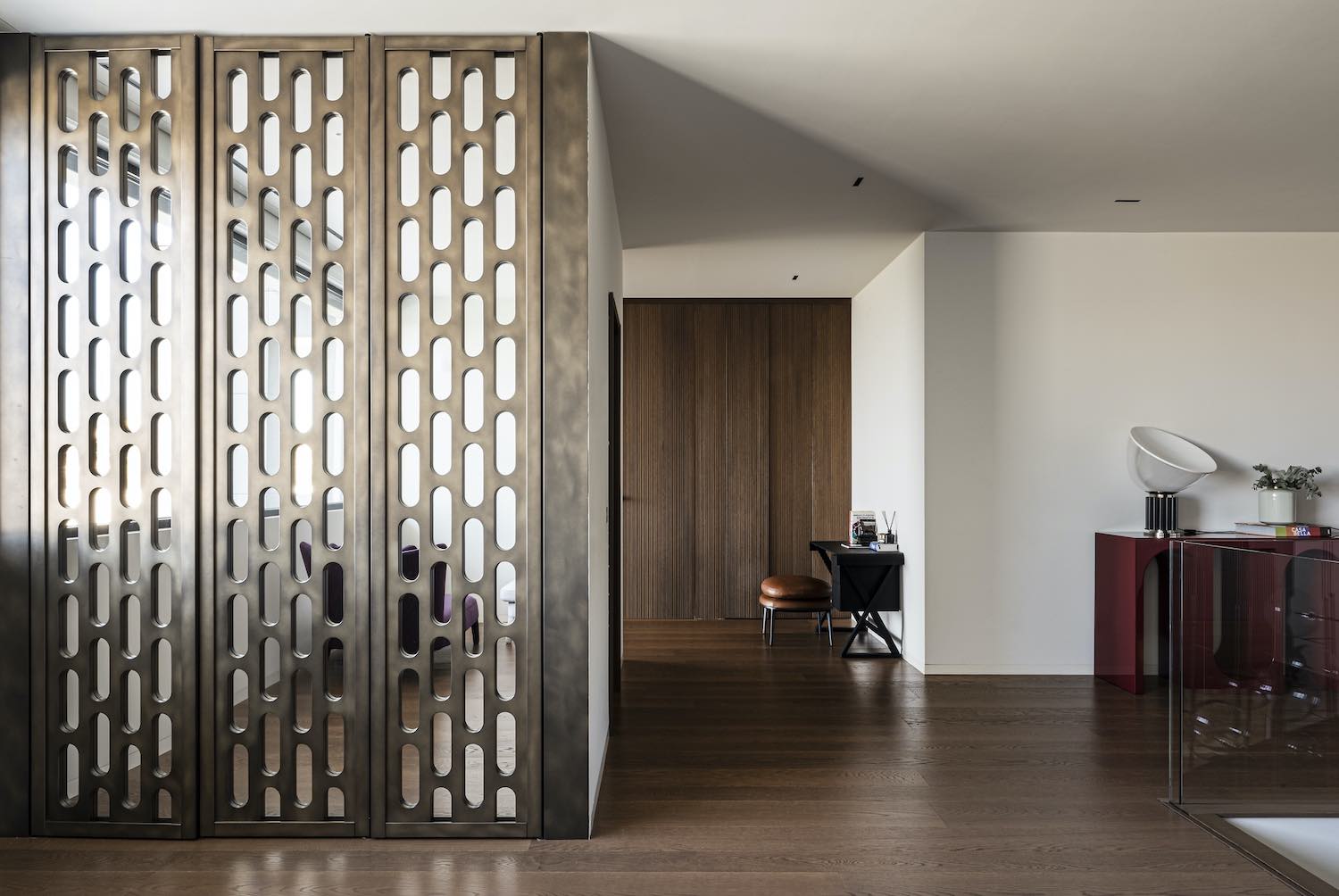 porta battente filomuro e boiserie garofoli rovere grigio